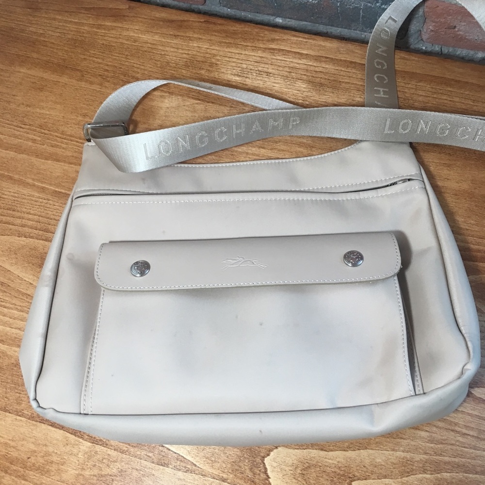 EUC Longchamp Beige Purse Leather snap pocket